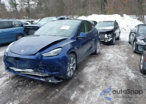 2023 Tesla Model Y Awd/Long Range Dual Motor All-Wheel Drive z USA, uszkodzony, nr VIN 7SAYGAEE6PF850531